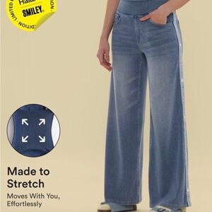 *NWT* X Smiley® Halara Flex™ High Waisted 
Baggy Wide Leg (Washed)